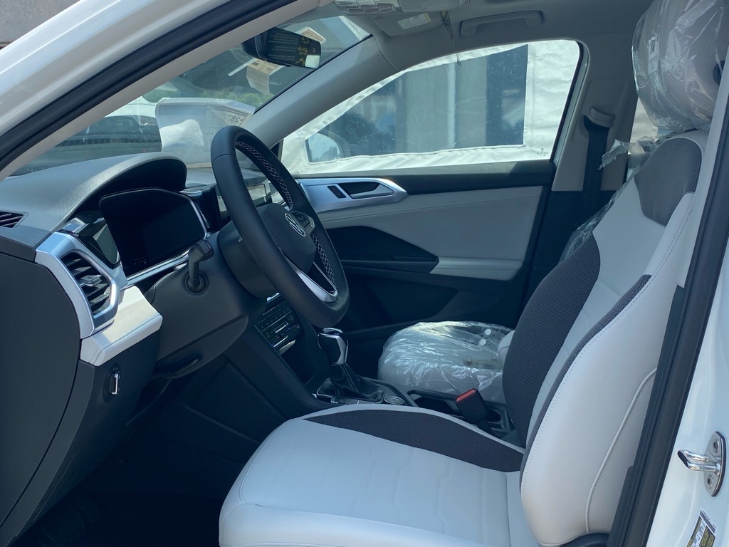 Vehicle image 7 of 12