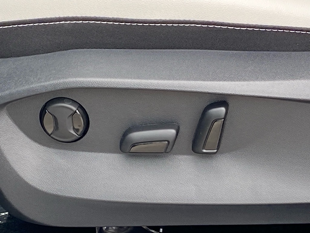 Vehicle image 5 of 13