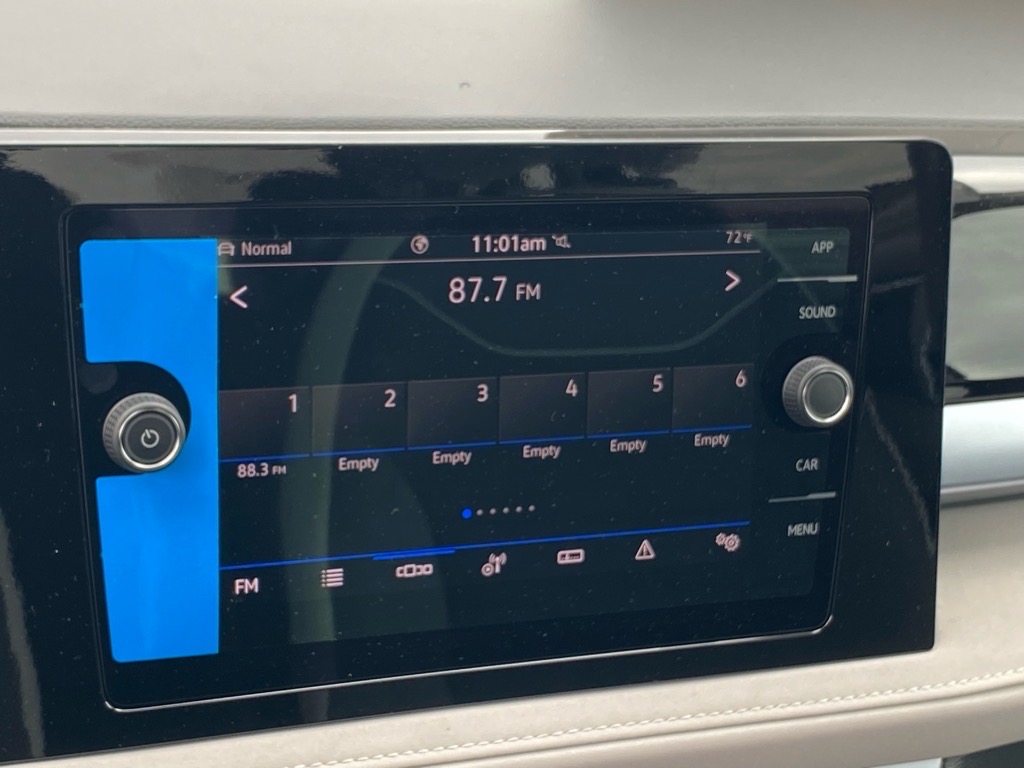 Vehicle image 10 of 13