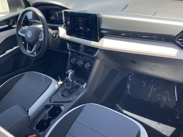Vehicle image 11 of 17