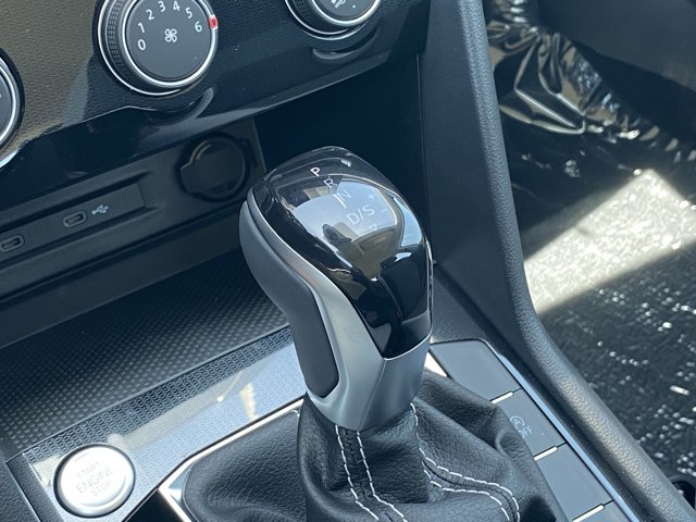 Vehicle image 15 of 17