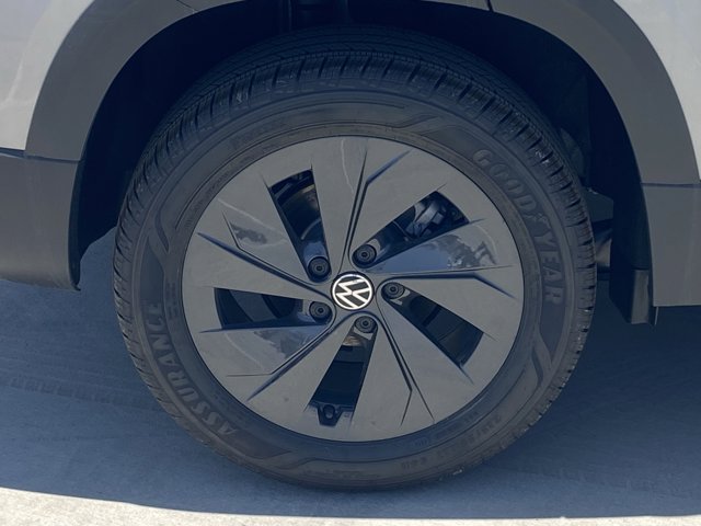 Vehicle image 6 of 17