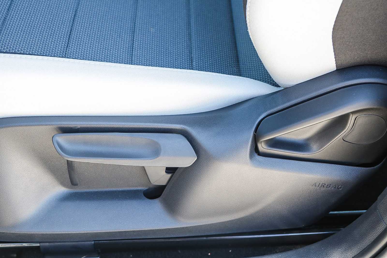 Vehicle image 23 of 26