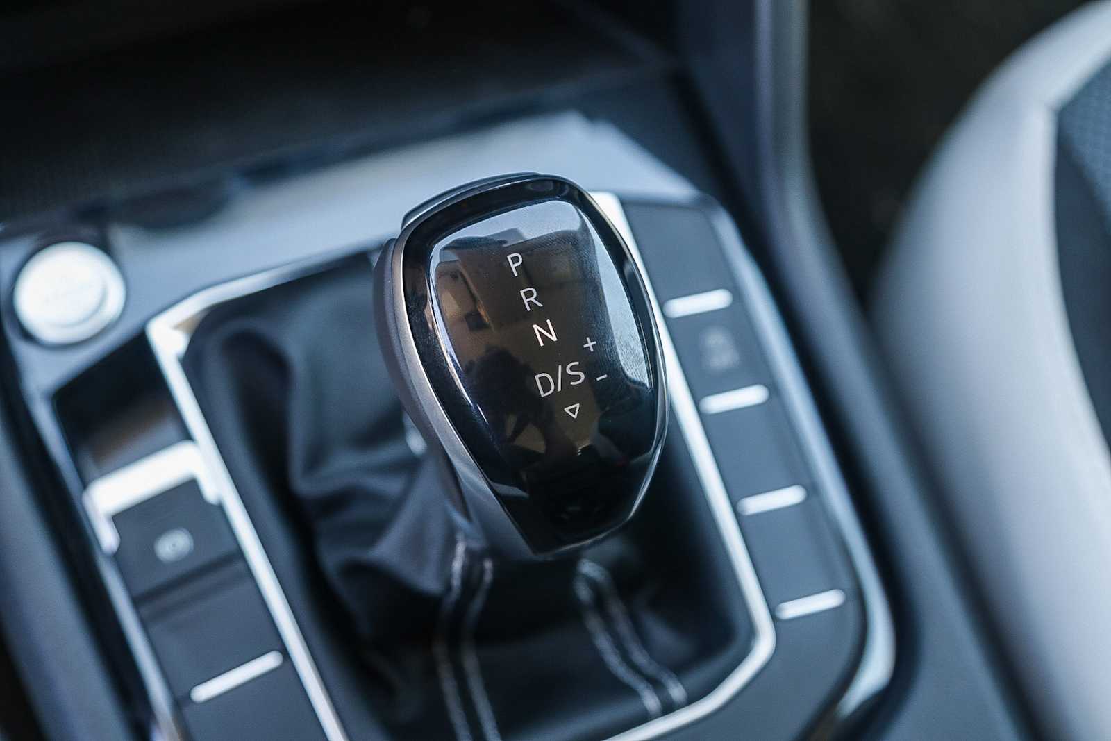 Vehicle image 24 of 26