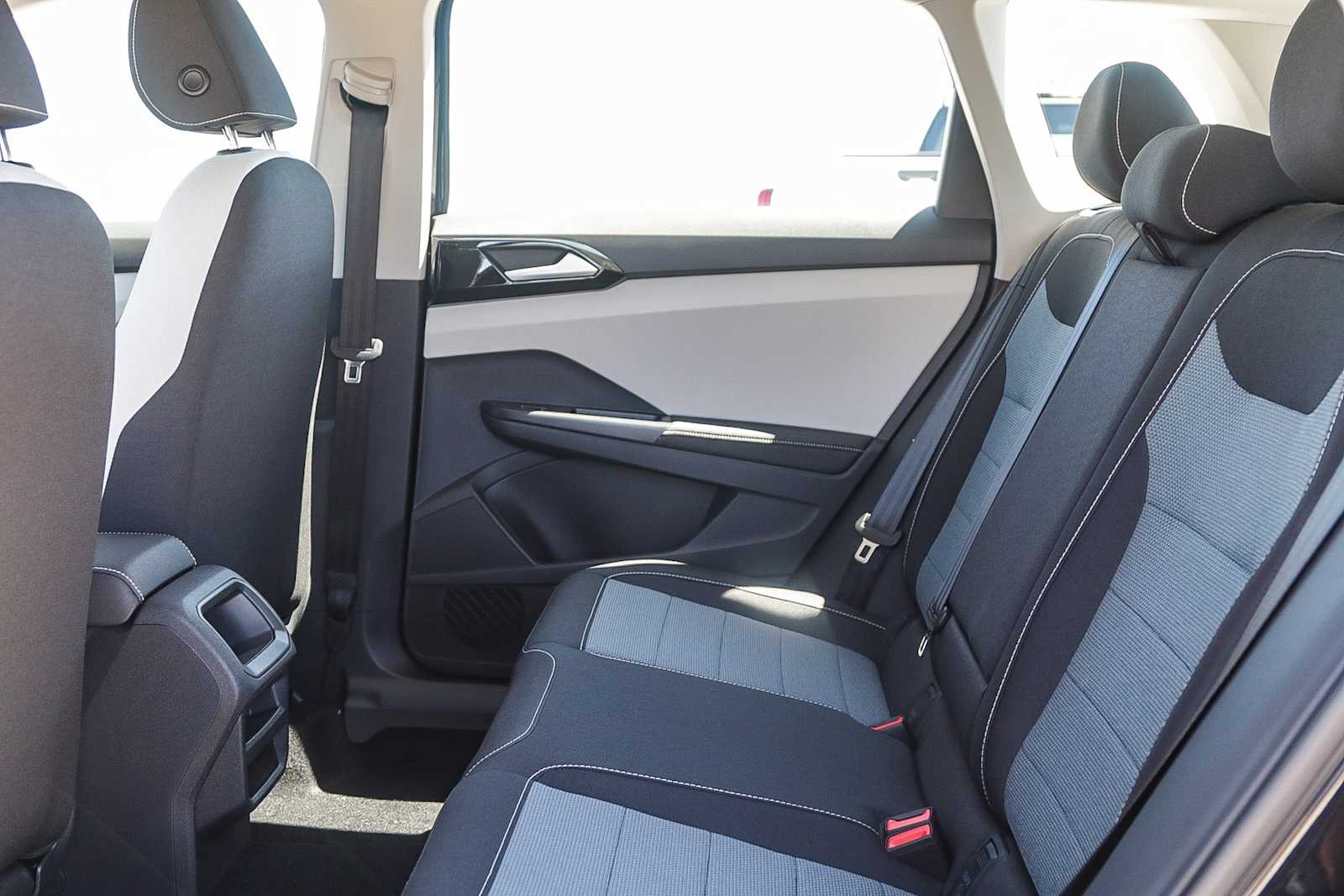 Vehicle image 11 of 26