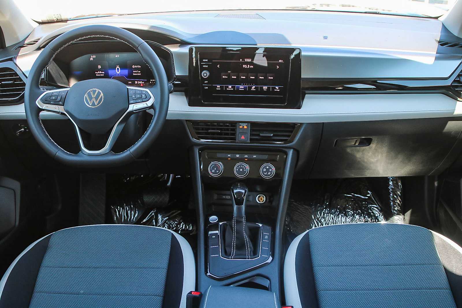 Vehicle image 14 of 26