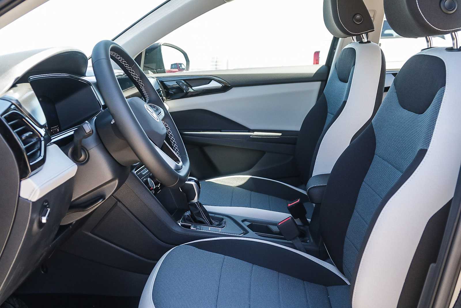 Vehicle image 13 of 26