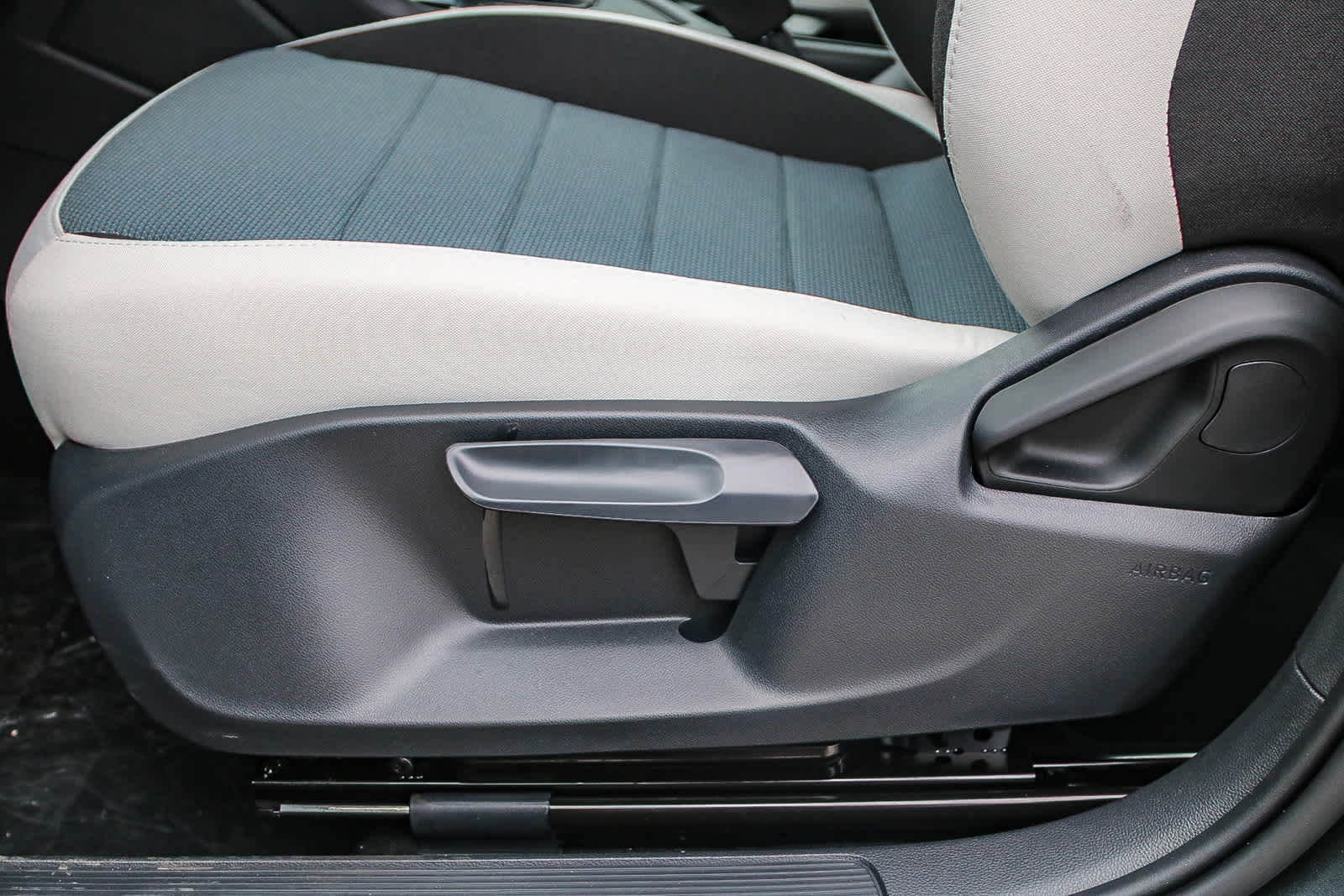 Vehicle image 23 of 27