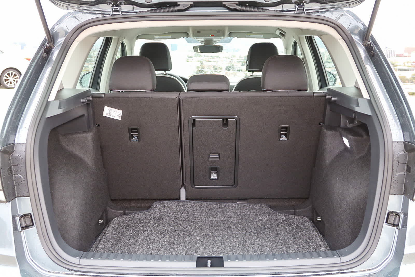 Vehicle image 10 of 27