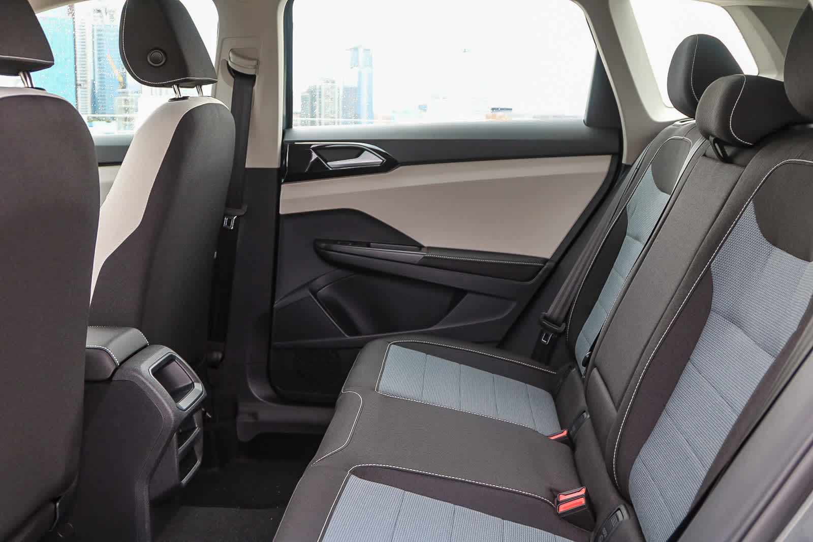 Vehicle image 20 of 27