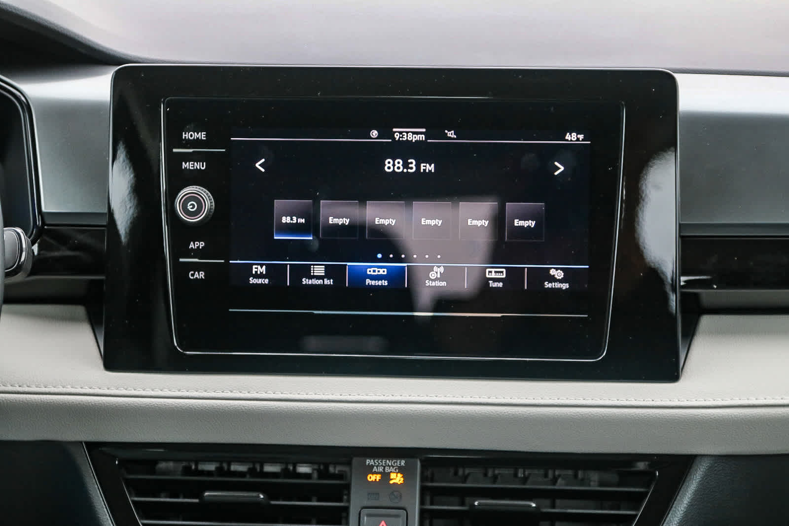 Vehicle image 16 of 27