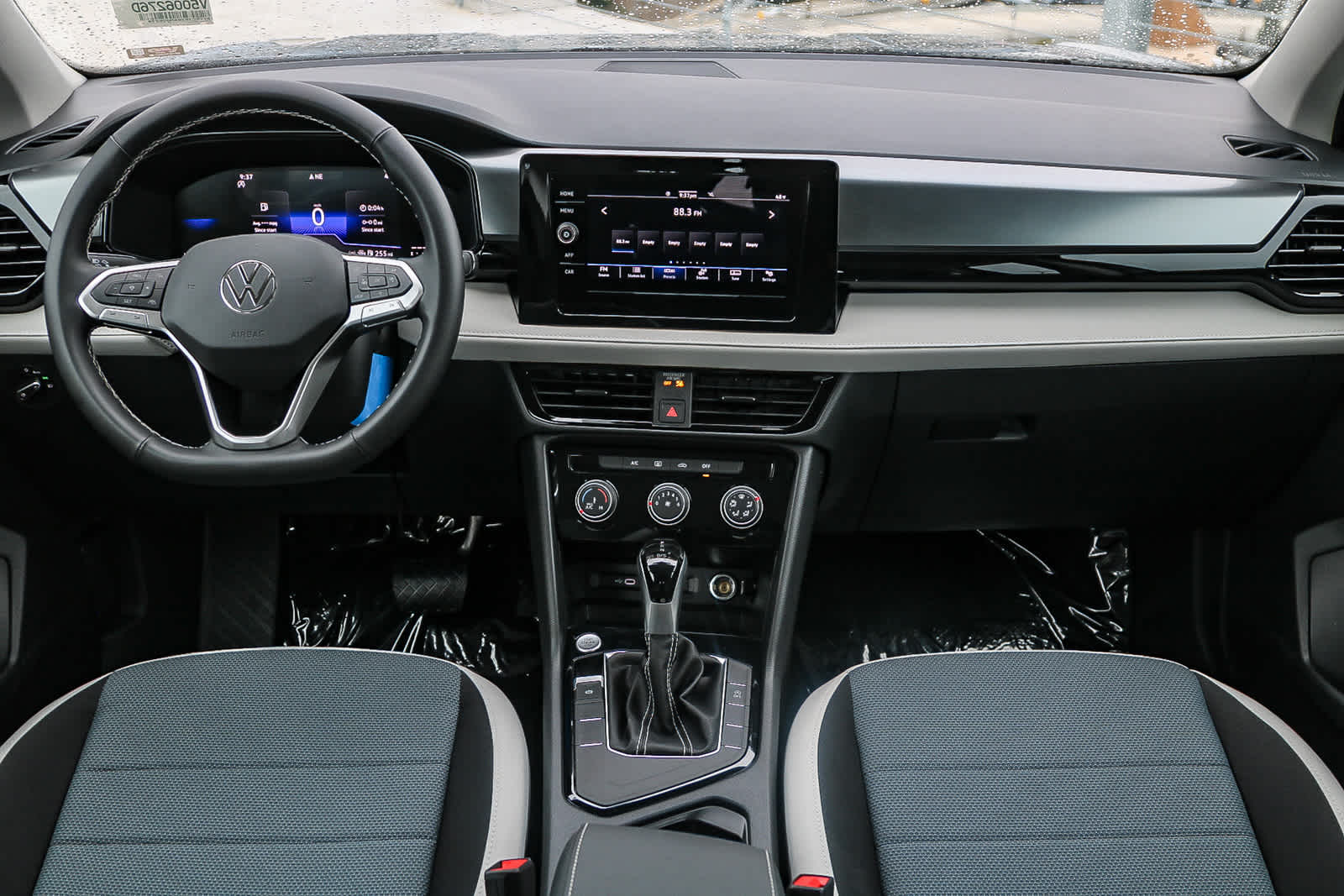 Vehicle image 14 of 27