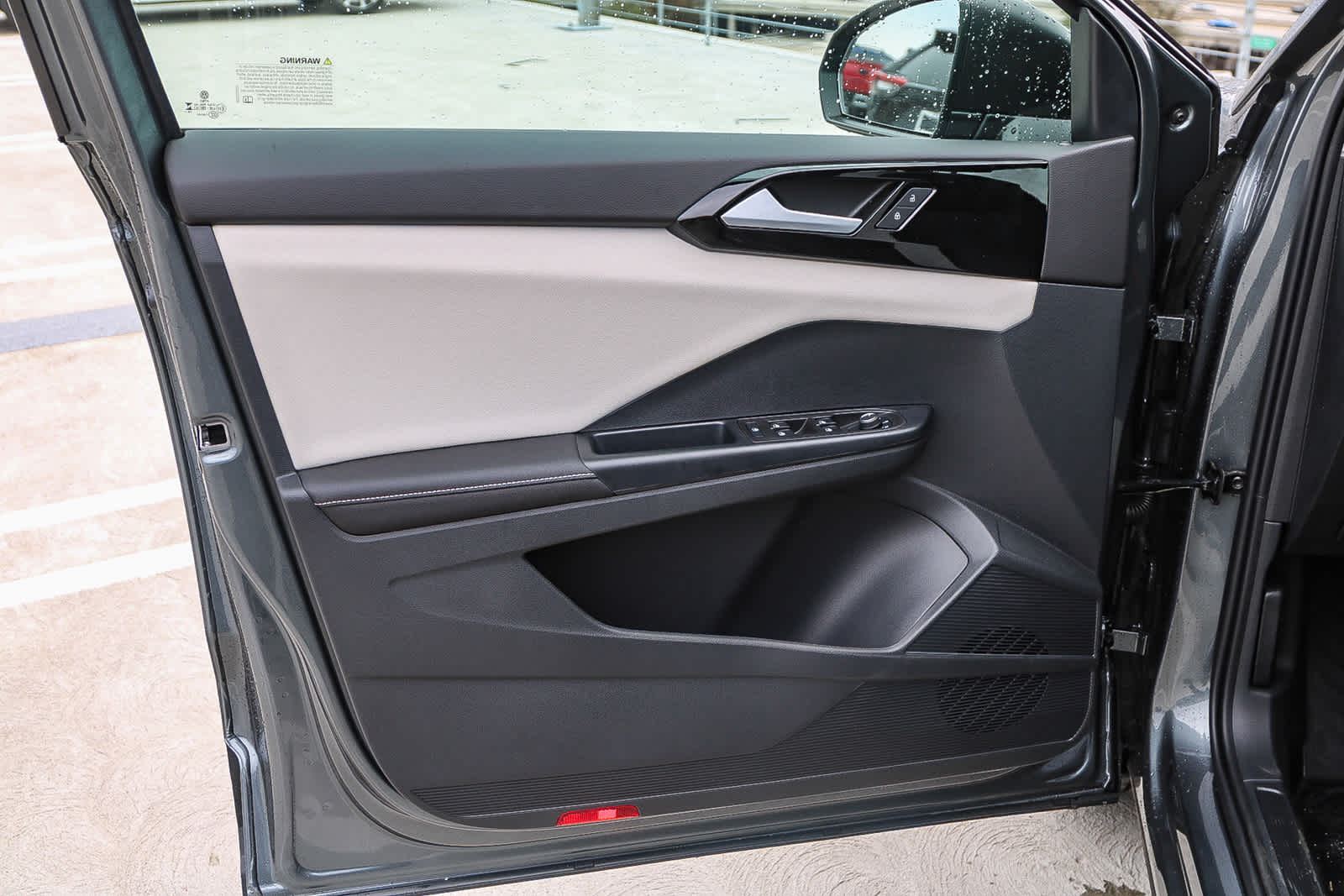 Vehicle image 24 of 27