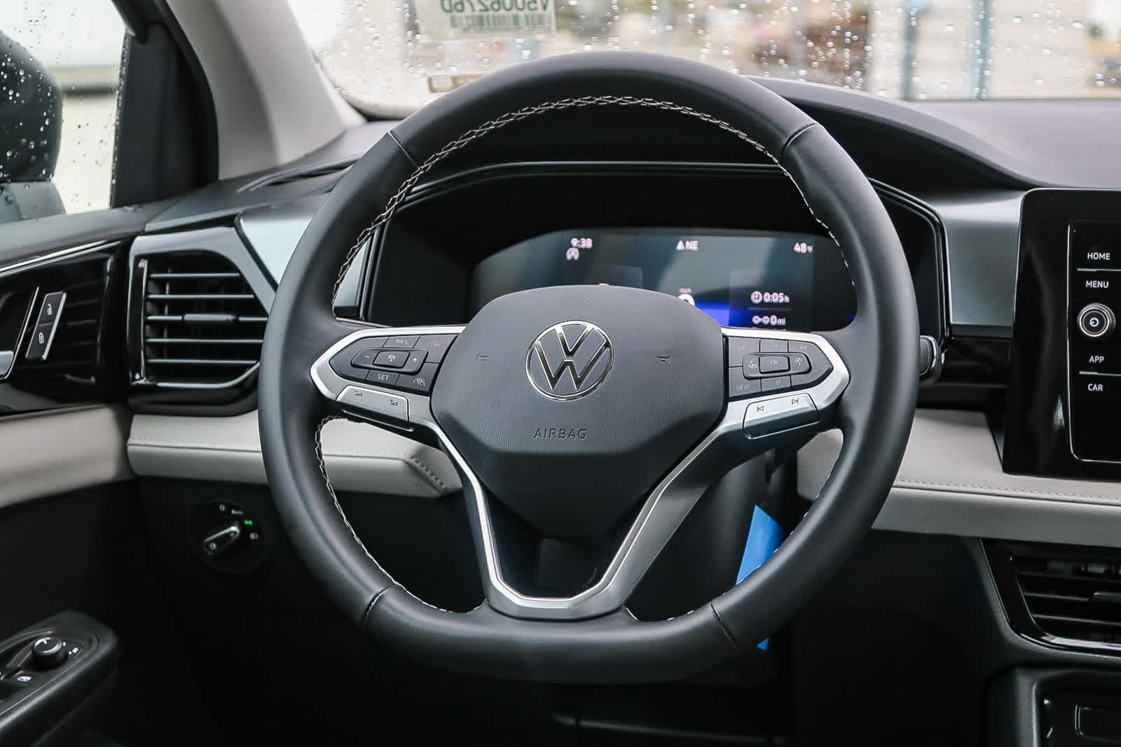 Vehicle image 17 of 27