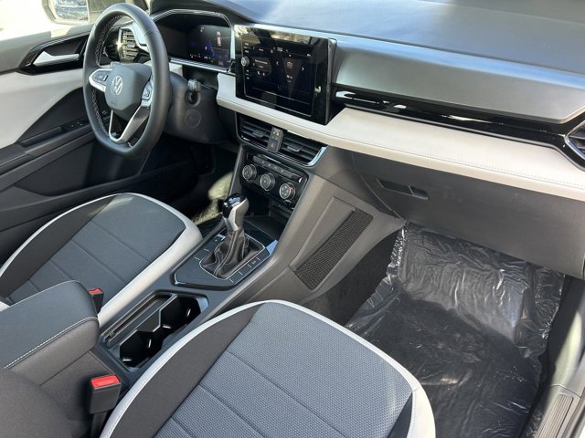 Vehicle image 11 of 15