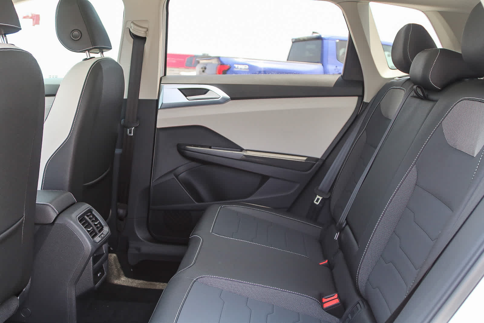 Vehicle image 10 of 40