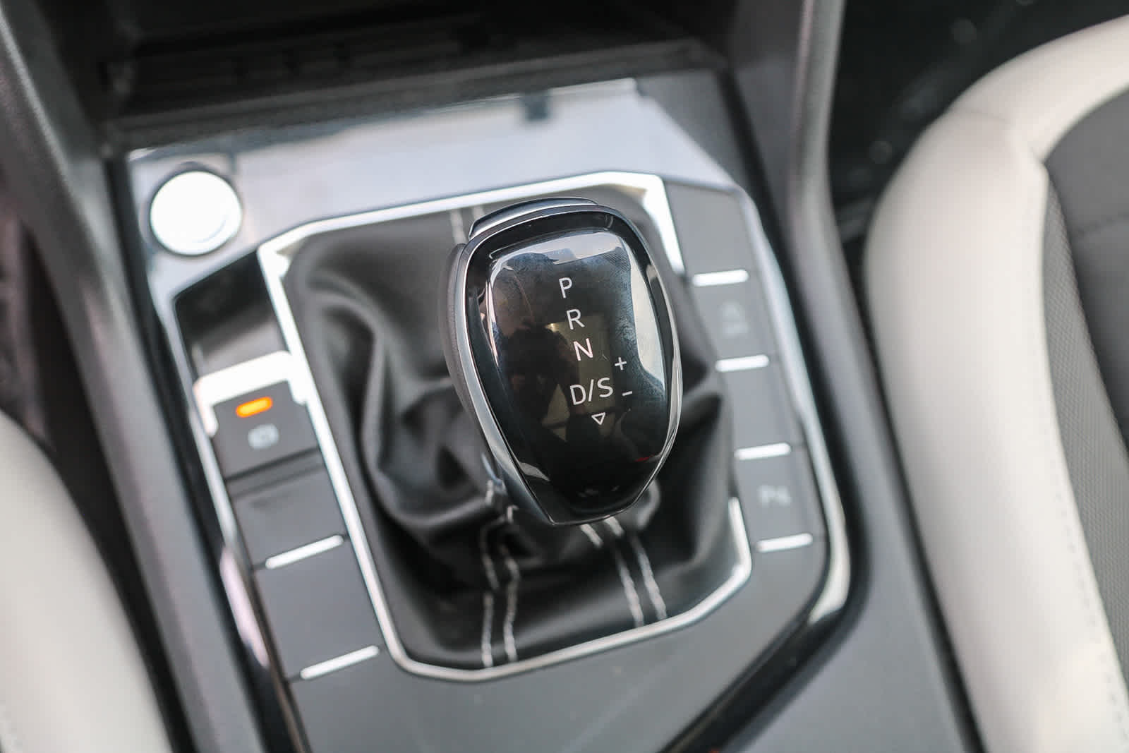 Vehicle image 37 of 40