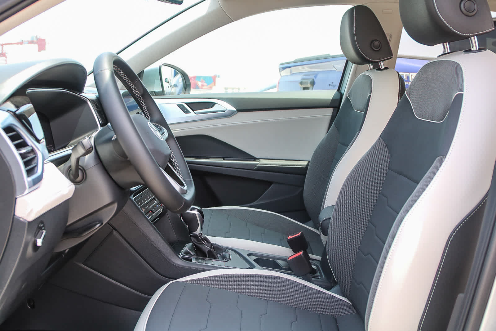 Vehicle image 14 of 40
