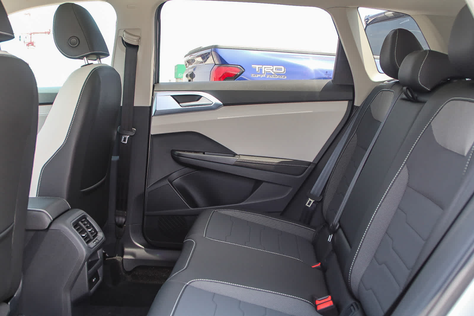 Vehicle image 11 of 40