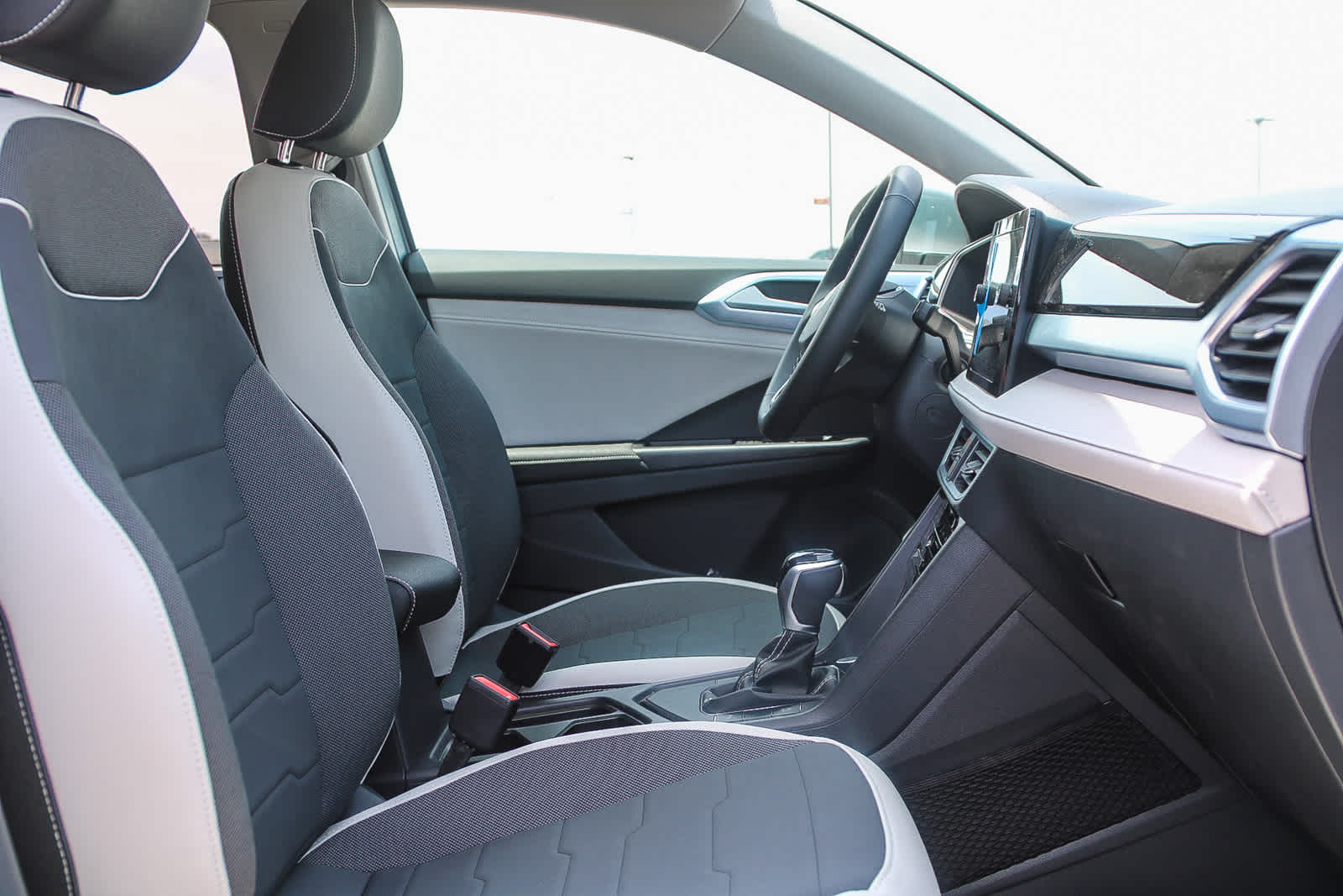 Vehicle image 13 of 40