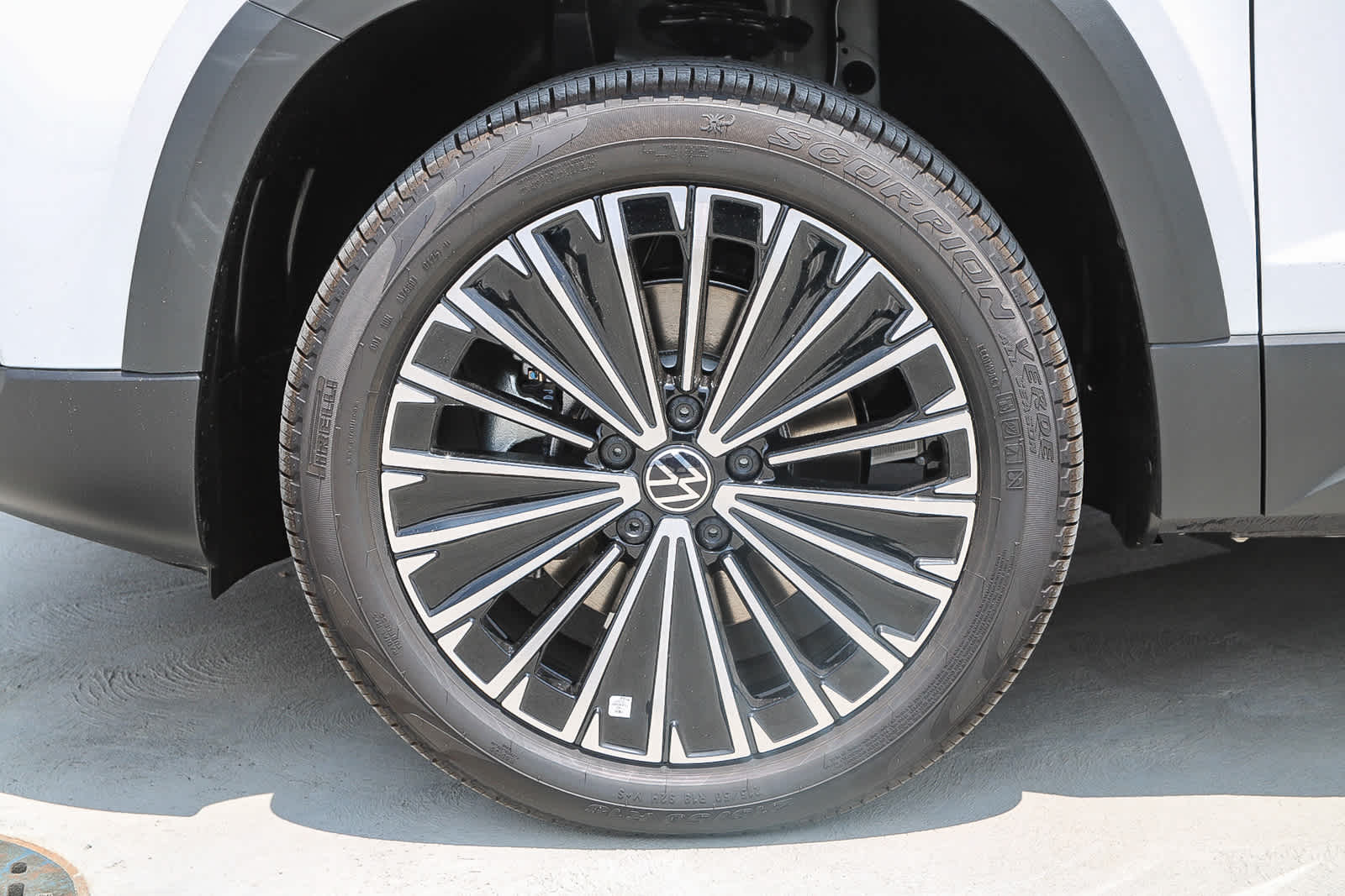 Vehicle image 9 of 40