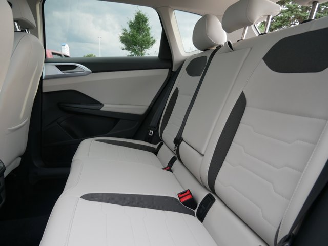 2025 Volkswagen Taos SE Image 5 of 13