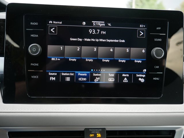 2025 Volkswagen Taos SE Image 9 of 13