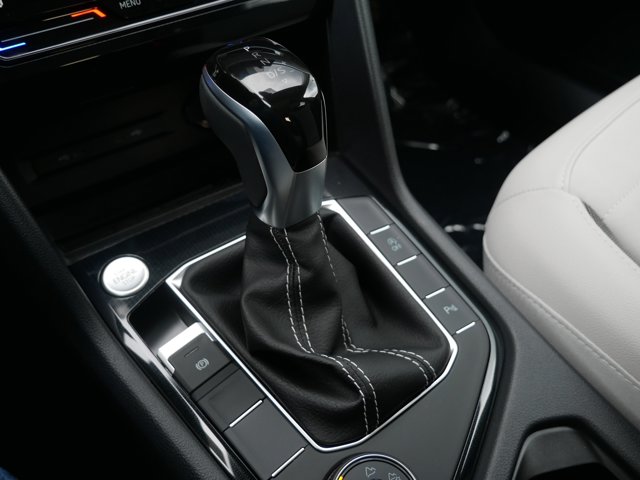 2025 Volkswagen Taos SE Image 10 of 13