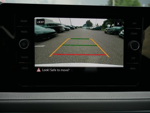 2025 Volkswagen Taos SE Image 8 of 13