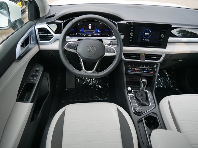 2025 Volkswagen Taos SE Image 7 of 13