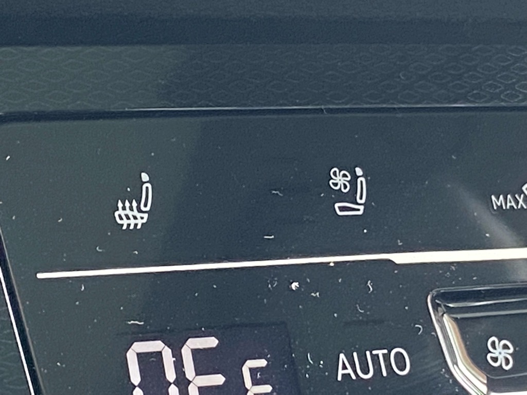 Vehicle image 11 of 12