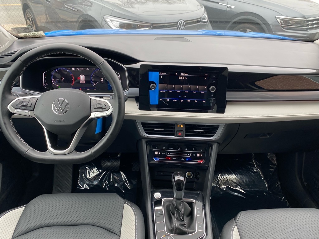 Vehicle image 8 of 12