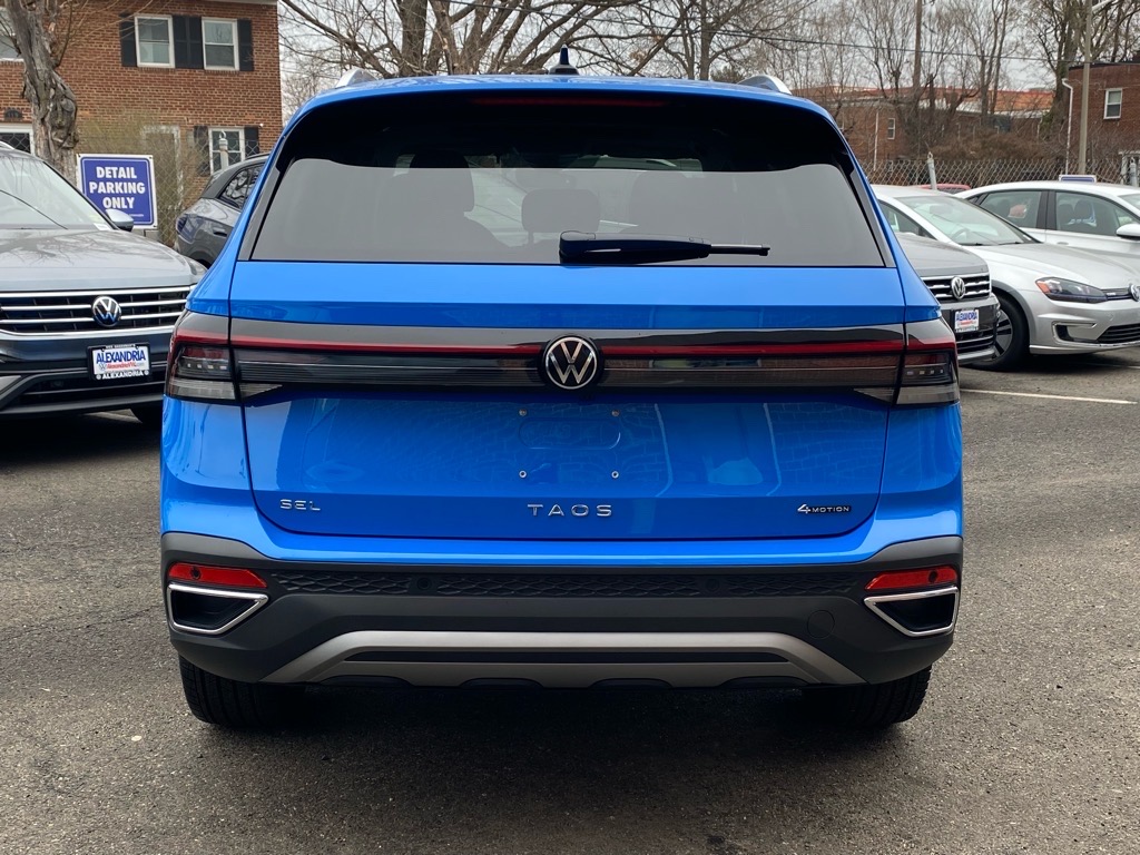 Vehicle image 4 of 12