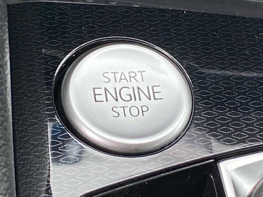 Vehicle image 10 of 12