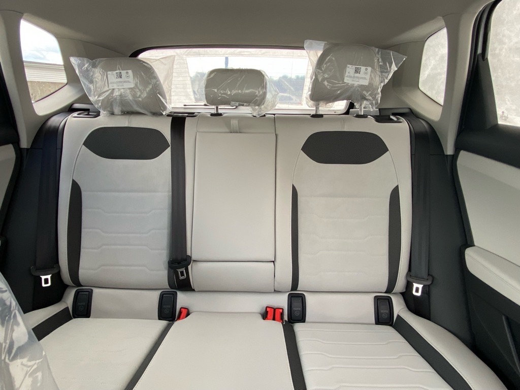 Vehicle image 12 of 13