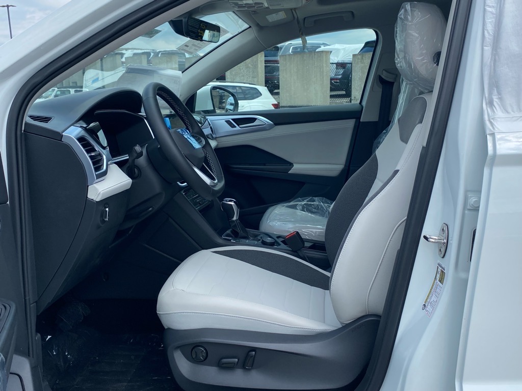 Vehicle image 4 of 13
