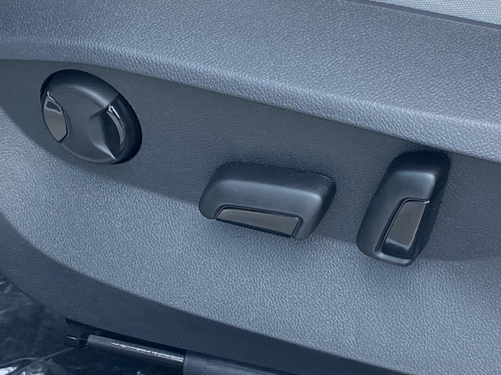 Vehicle image 6 of 13