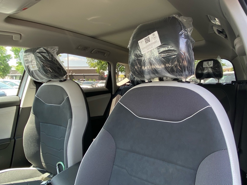 Vehicle image 6 of 12