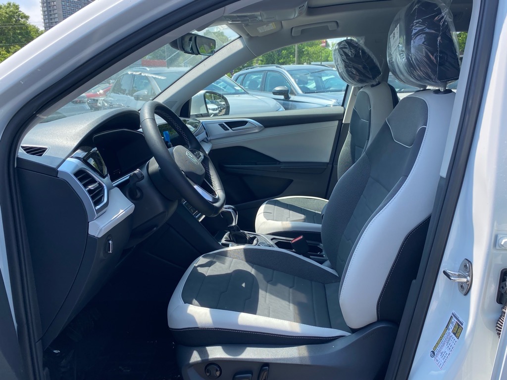 Vehicle image 5 of 12