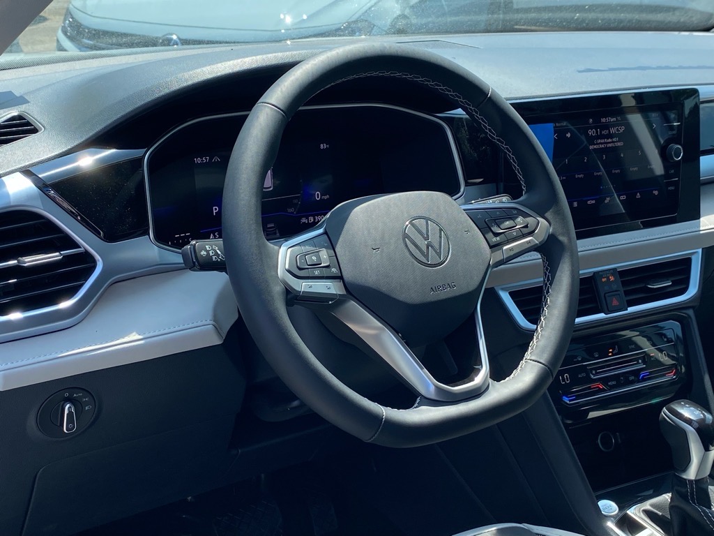 Vehicle image 8 of 12