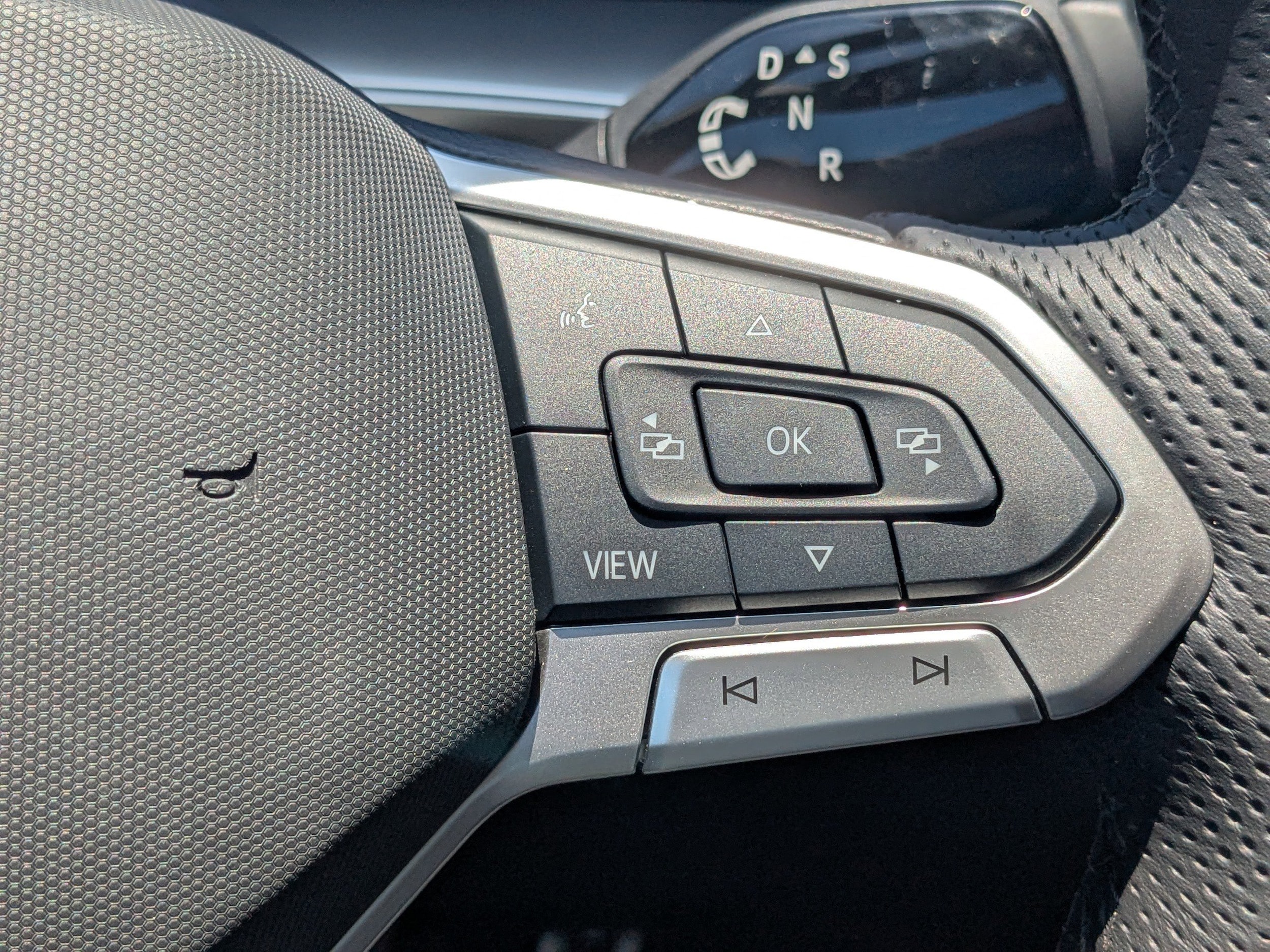 Vehicle image 22 of 31