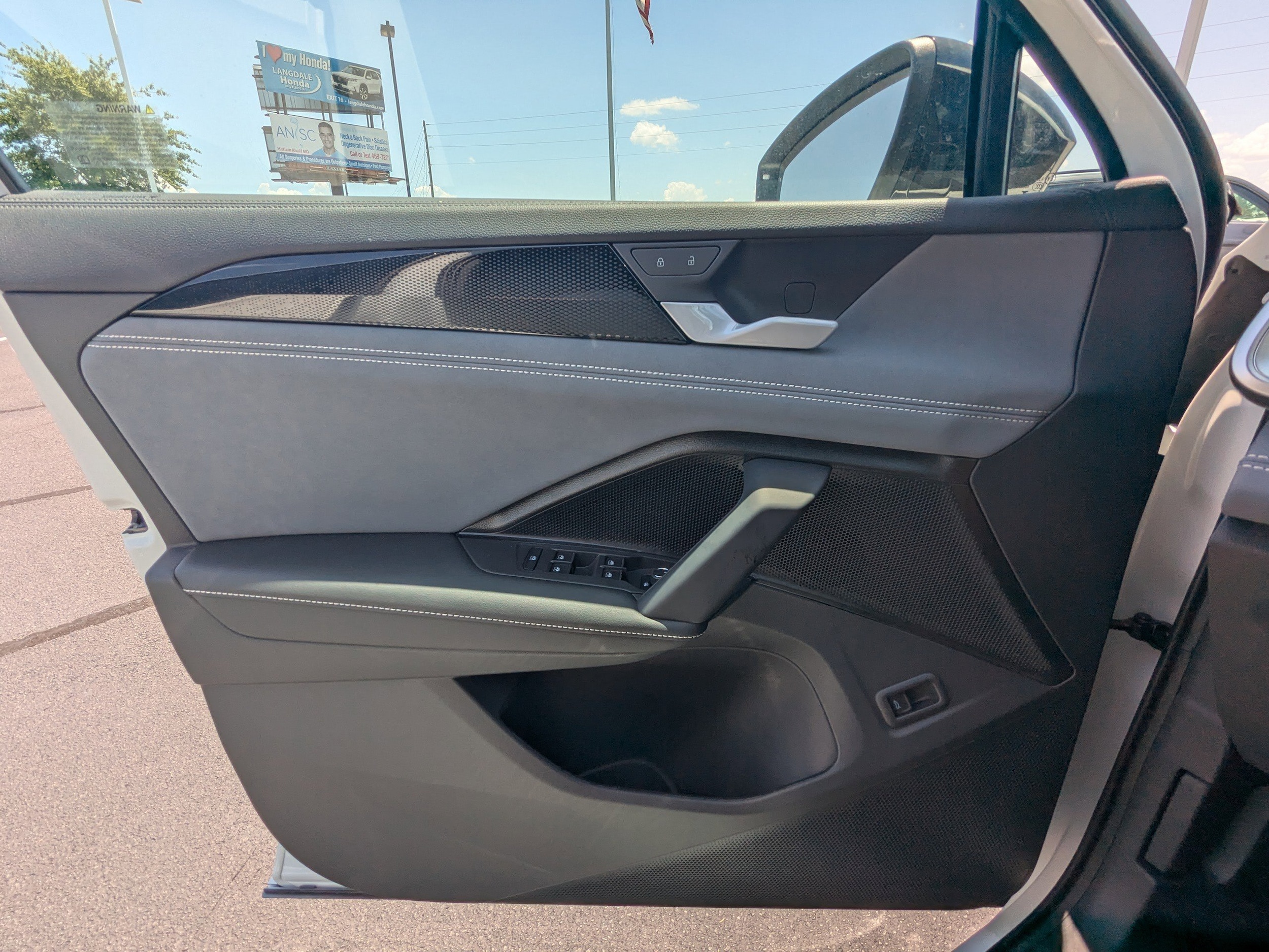 Vehicle image 18 of 31