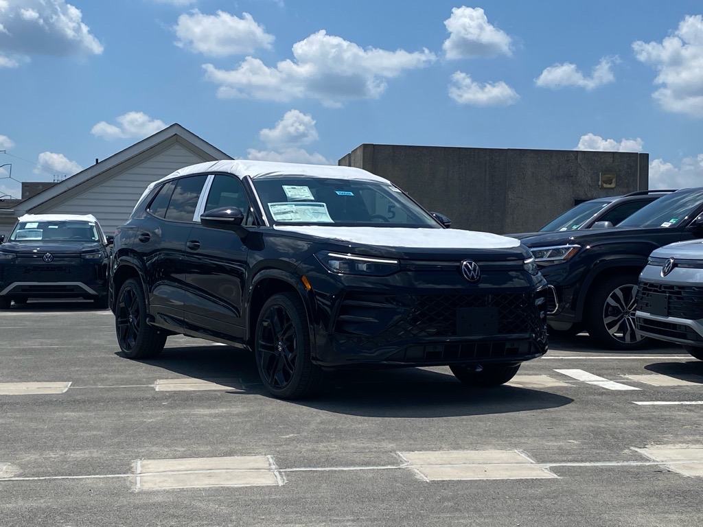 2025 Volkswagen Tiguan SE R-Line Black Image 1 of 20