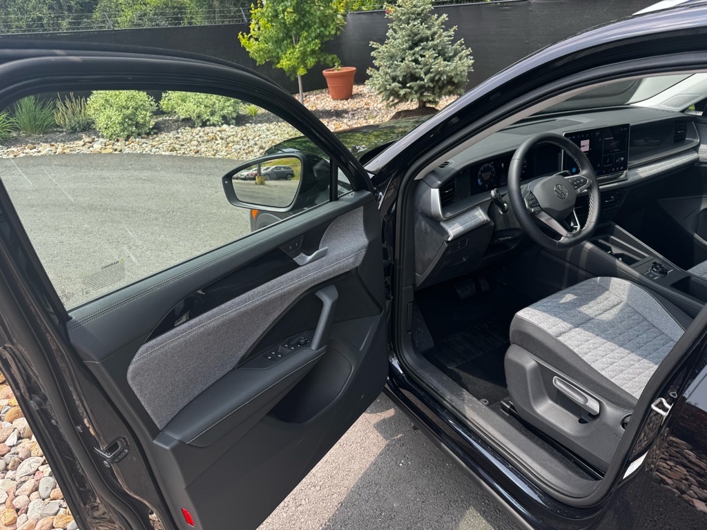 Vehicle image 20 of 35