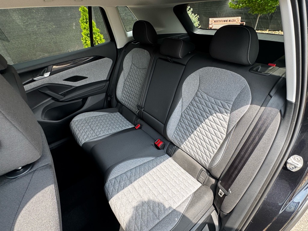 Vehicle image 16 of 35