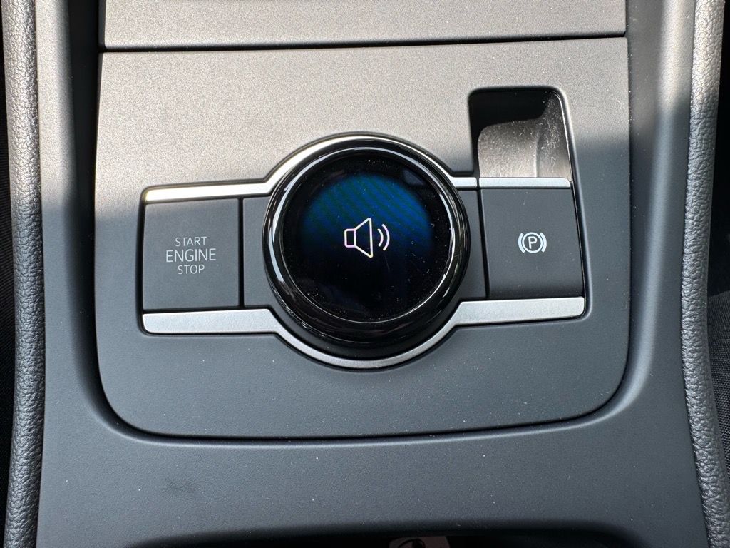 Vehicle image 26 of 35