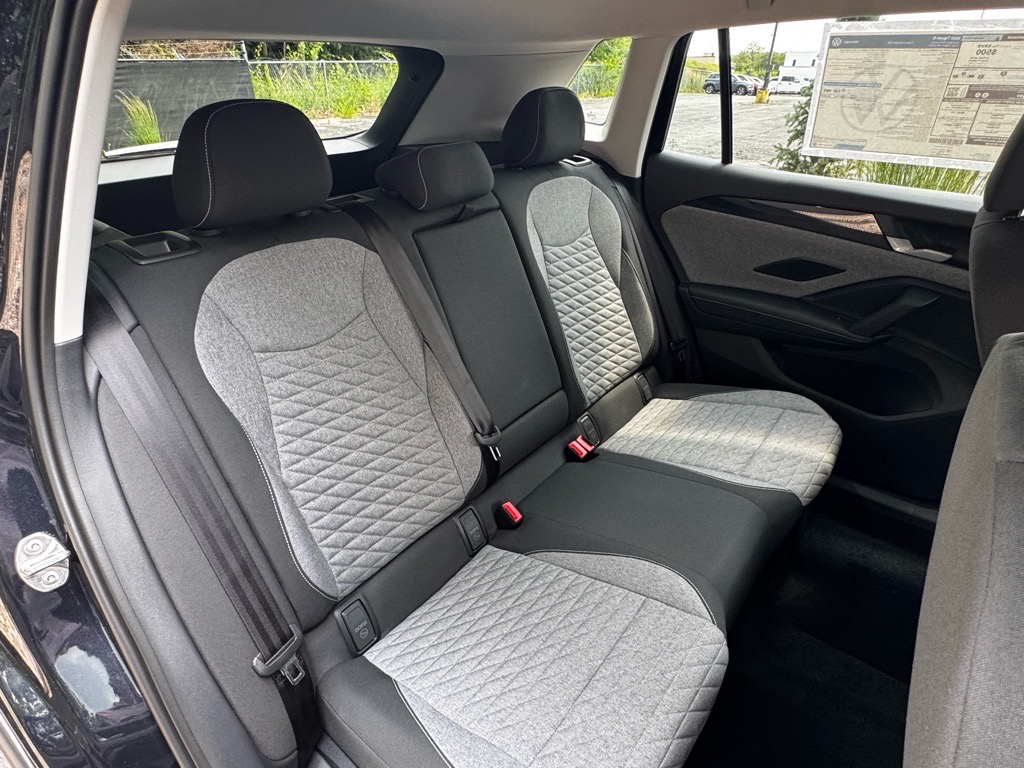 Vehicle image 14 of 35