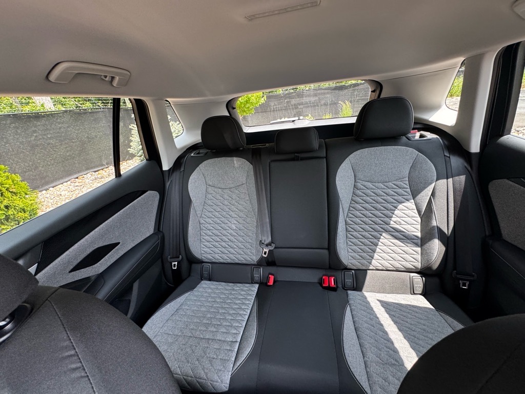 Vehicle image 17 of 35