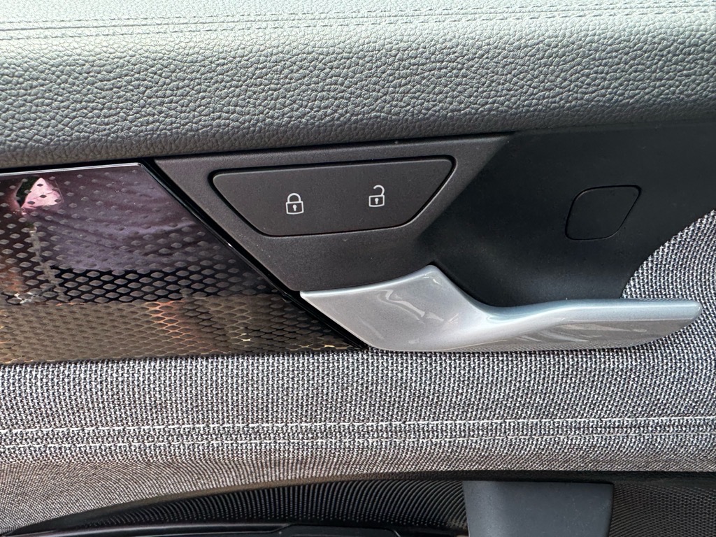 Vehicle image 34 of 35