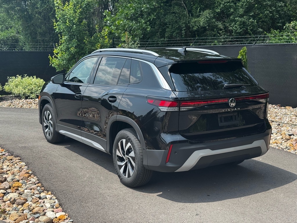 Vehicle image 7 of 35